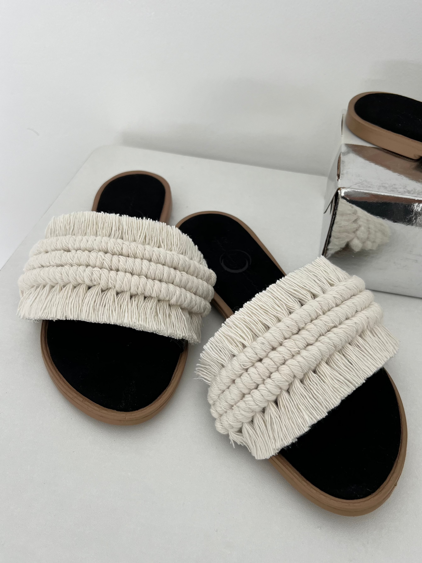 Sandalias negras de macramé